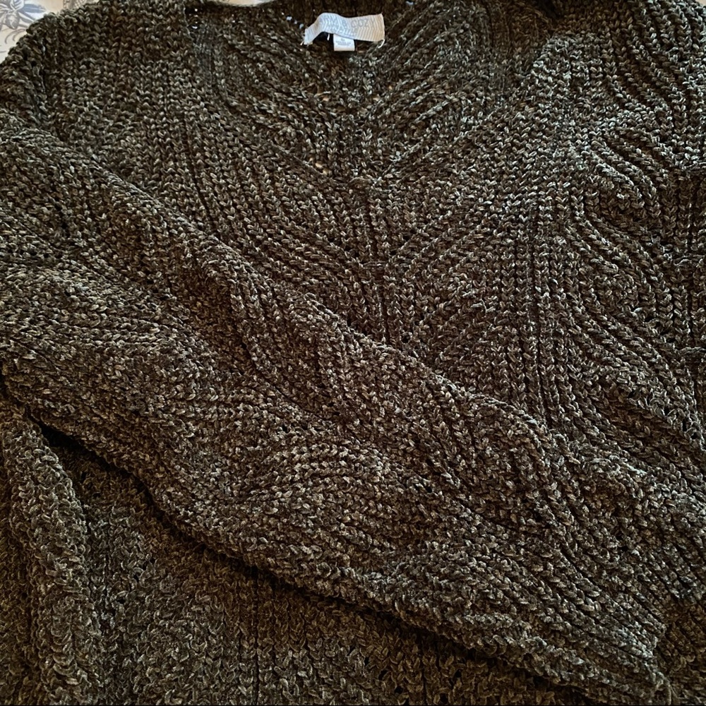Green Sweater - Picture 2 of 3
